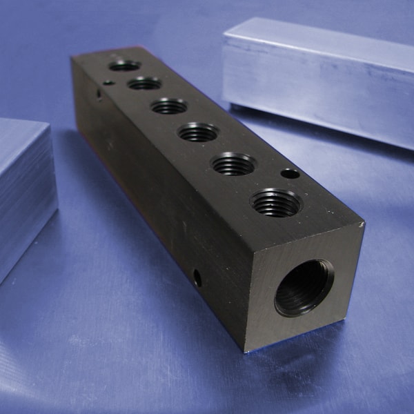 MM-520 Aluminum Single-Sided Ports Manifold 1/4 NPT Ports 3/8 NPT Inlet MM-520 Aluminum Single-Sided Ports Manifold 1/4 NPT Ports 3/8 NPT Inlet